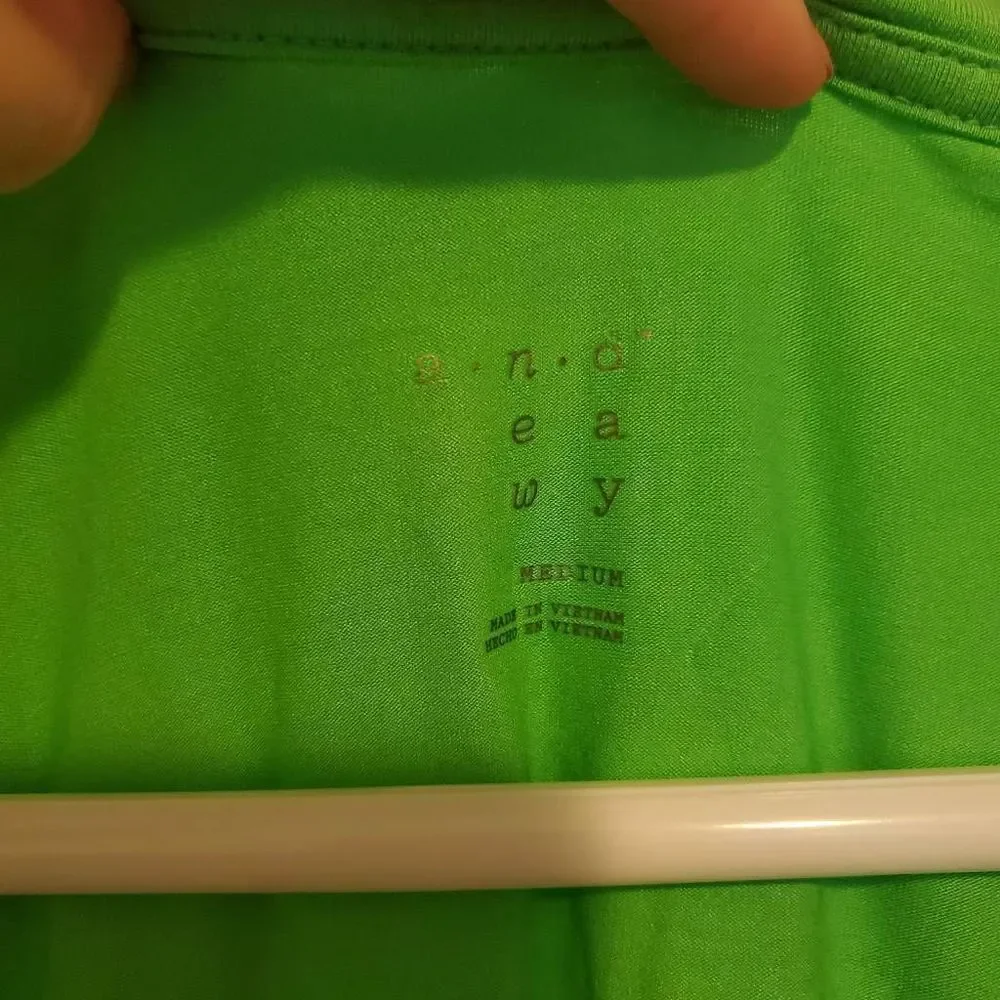 NWT A New Day Green Scoopneck Stretchy Tee Medium - Picture 3 of 6